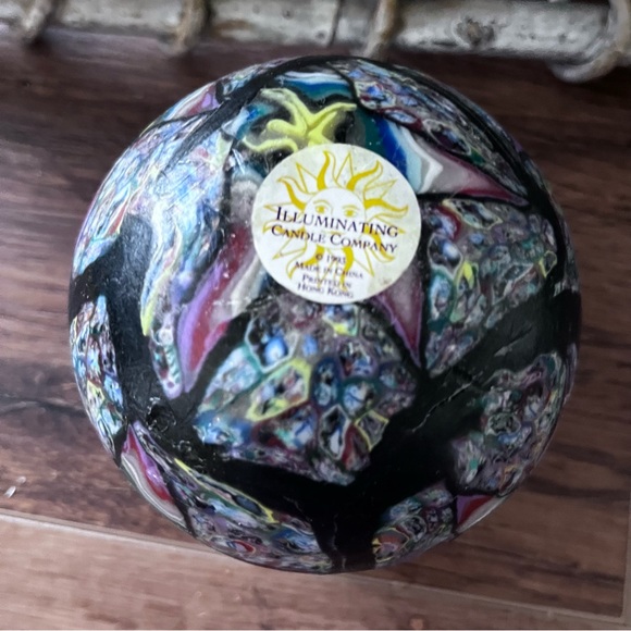 ILLuminating candle company round candle when lite looks like stained glass - Picture 6 of 6